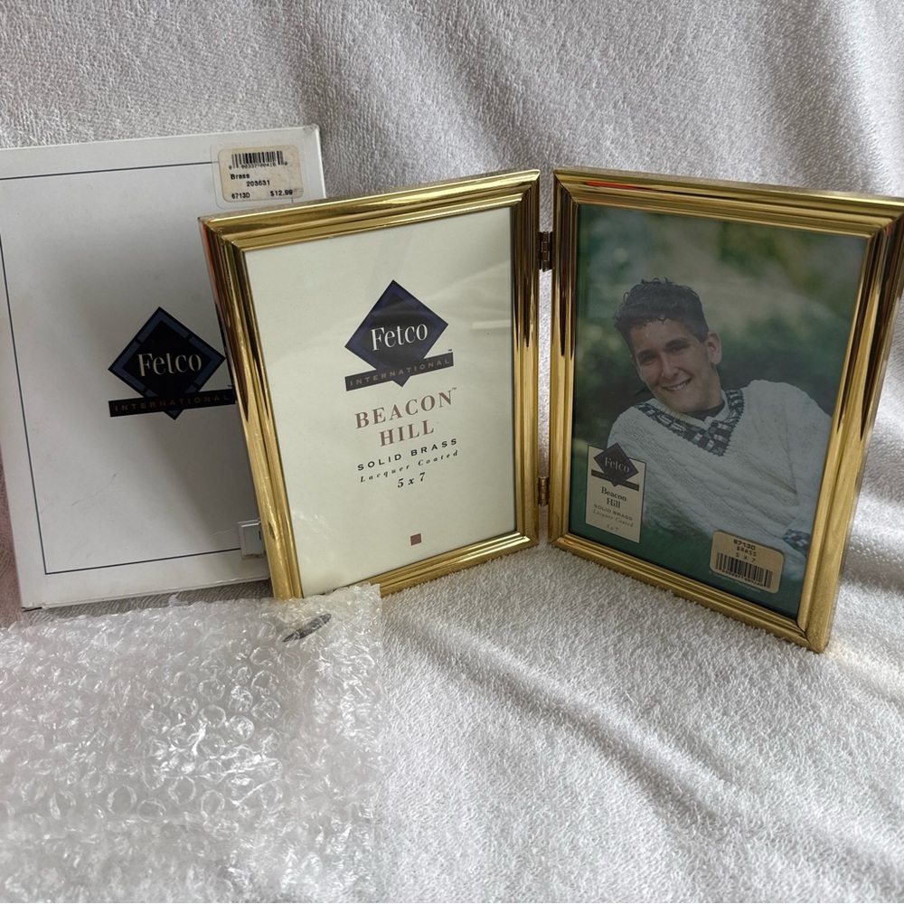 Fetco Brass Beacon Hill Double Hinged Picture Frame 5x7 Gold color finish NEW